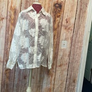 Alfred Dunner Size 12 Button Down Crinkle Blouse with decorative flowers‎